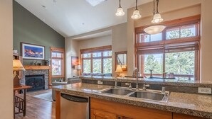 Interior - Home Near Sierra Golf Course! Just a Short Walk to the Shuttle! (Mammoth Lakes)