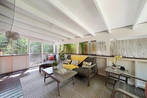 Smart TV - Miami Cottage By Dream Vacation (South Miami)