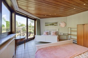 3 soverom, safe på rommet, skrivebord og strykejern/-brett