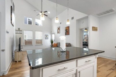 WeWelcome You to Austin Downtown Sleeps 10