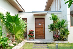 Fachada de la propiedad