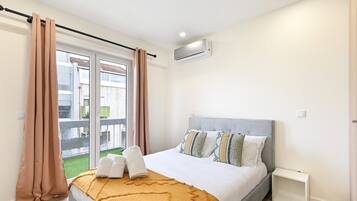 2 bedrooms, iron/ironing board, Internet, bed sheets