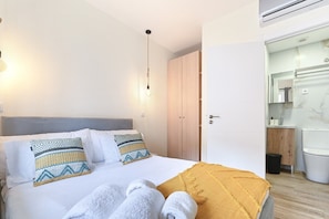 2 bedrooms, iron/ironing board, Internet, bed sheets