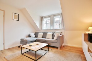 Fernseher, DVD-Player, Stereoanlage