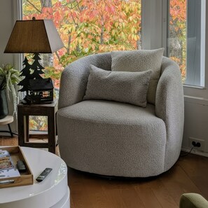 Smart TV, fireplace - Romantic Cozy Cottage Views  Hot Tub Minutes to FUN (Beech Mountain)