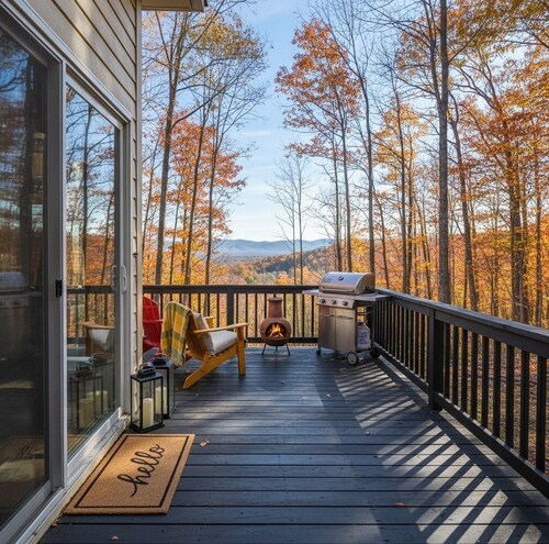 Romantic Cozy Cottage Views  Hot Tub Minutes to FUN
