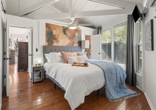 2 bedrooms, iron/ironing board, free WiFi, bed sheets