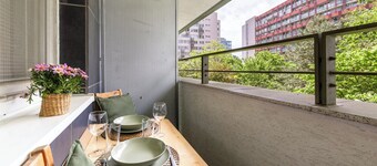 UrbanElegance Escape, top location, private garage parking