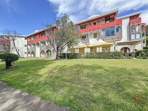 Exterior - Cozy Studio with Terrace, Near Lamalou-les-Bains Centre & Thermal Spa, Pet-Friendly (Lamalou-les-Bains)