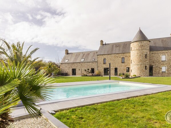Pool - Cottage with Private Pool, Spa and Garden in Lessay (Lessay)