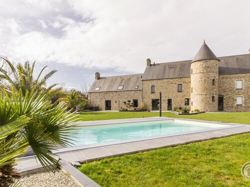 Gîte avec Piscine Privée, Spa et Jardin à Lessay