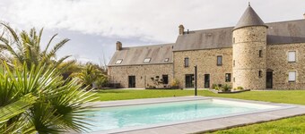 Cottage with Private Pool, Spa and Garden in Lessay