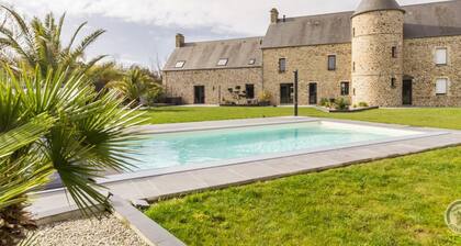 Gßte avec Piscine Privée, Spa et Jardin à Lessay