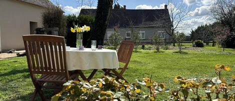 تناول الطعام بالخارج