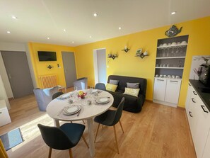 Dining - Charming Gîte with Private Garden, Close to Amboise, Perfect for Relaxation and Exploration (Pocé-sur-Cisse)
