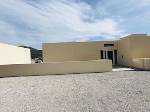 Exterior - Charming 2BR Apt Steps from Beach – A/C, Terraces, Parking Included (Lumio)