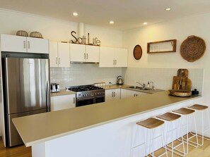 Fridge, microwave, oven, stovetop - Salt Life  - Pet Friendly Outside, WIFI (Robe)