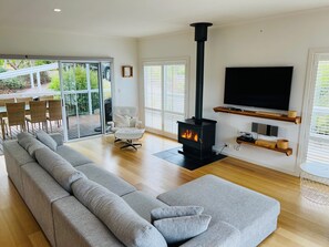 TV, fireplace - Salt Life  - Pet Friendly Outside, WIFI (Robe)