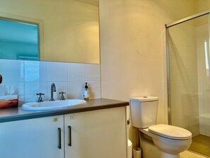 Shower, towels - Salt Life  - Pet Friendly Outside, WIFI (Robe)