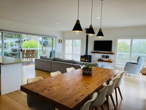 TV, fireplace - Salt Life  - Pet Friendly Outside, WIFI (Robe)