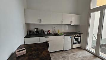 Chambre Confort Double ou avec lits jumeaux | Cuisine privée | Mini réfrigérateur, micro-ondes, four, machine à expresso