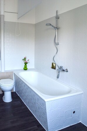 Hair dryer, towels, toilet paper - Ferienwohnung zum Sollingtor (Dassel)