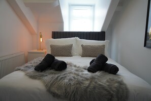 5 slaapkamers, een strijkplank/strijkijzer, reisbedje, wifi