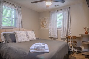 3 bedrooms, desk, iron/ironing board, WiFi