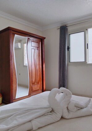 2 室のベッドルーム、WiFi (無料)、ベッドシーツ