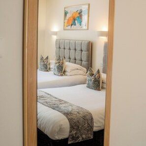 Triple Room | Individually decorated, individually furnished, iron/ironing board - Mayfair Hotel (Bournemouth)