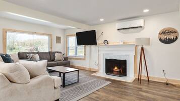 TV, fireplace