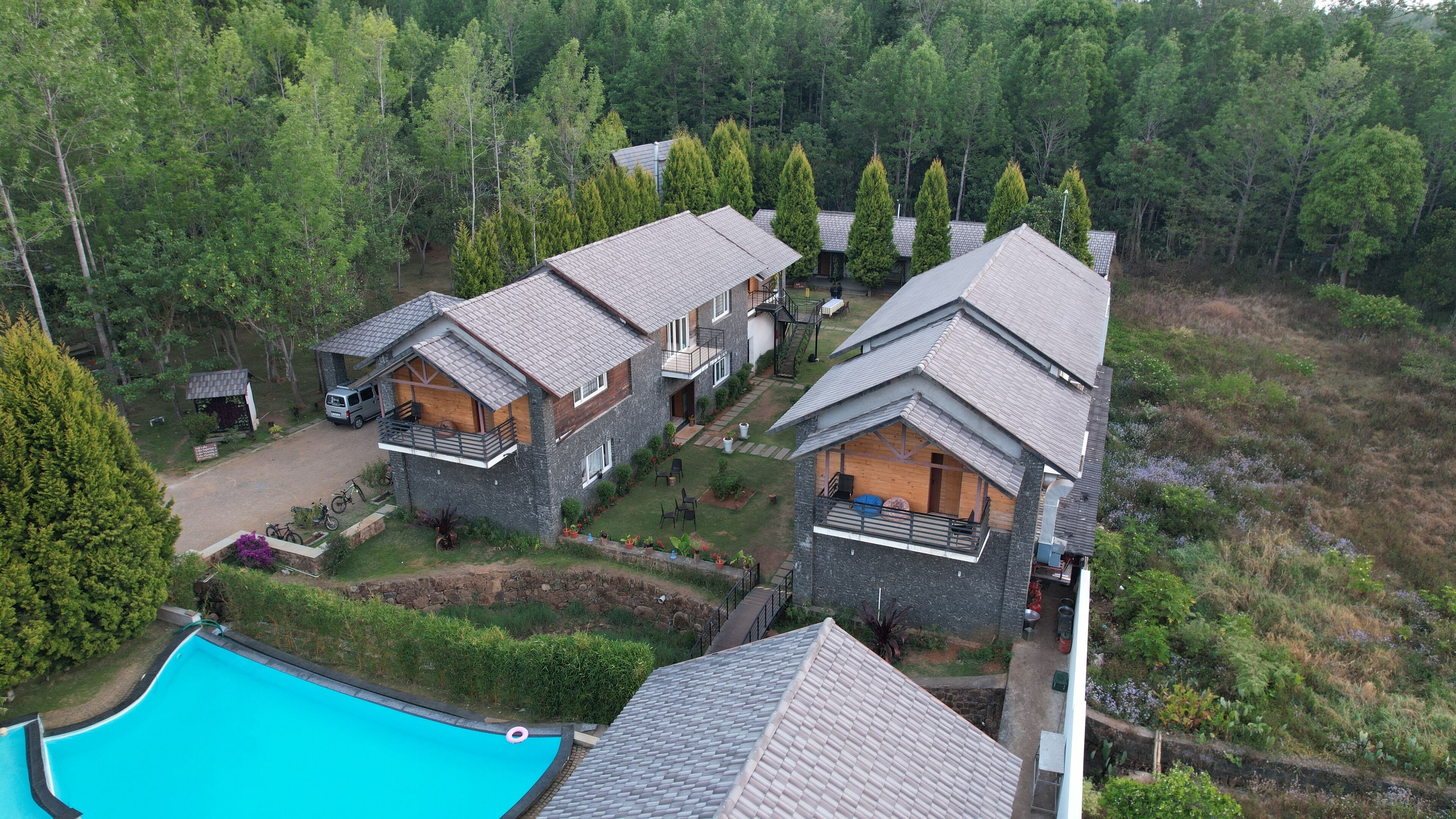 Vista frontal de la propiedad