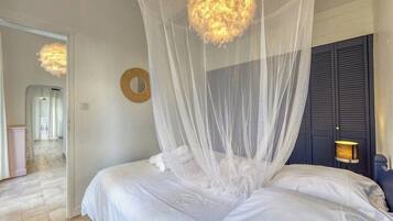 3 habitaciones y ropa de cama