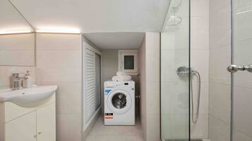 Comfort Apartment | Bathroom | Towels