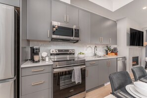 Fridge, microwave, stovetop, dishwasher