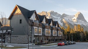 A row of modern buildings with a mountain backdrop. - Skyview Retreat - Pool, Hot Tub &  Parking (Canmore)