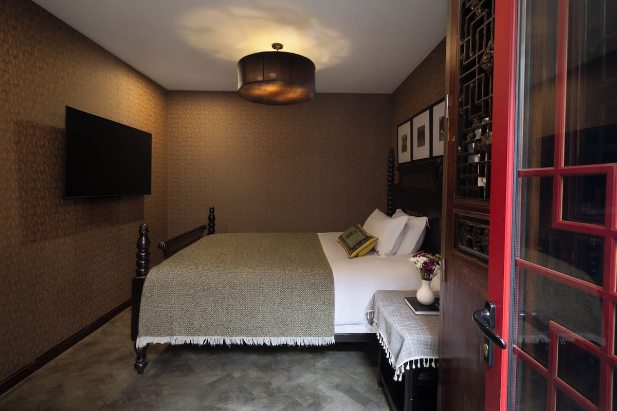Elite Room, 1 Queen Bed, Courtyard View, Courtyard Area | Premium bedding, down duvets, individually decorated