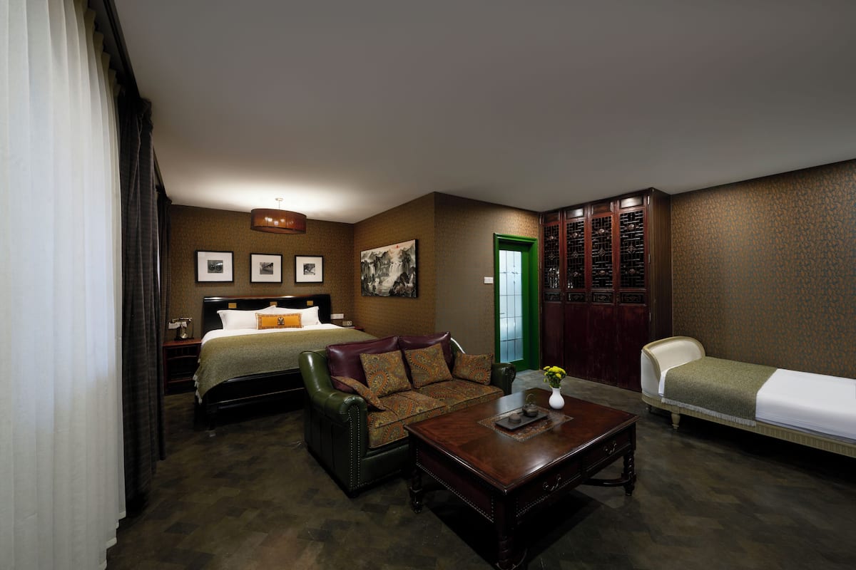 Chambre Familiale, plusieurs lits, vue cour intérieure, côté cour intérieure