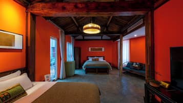 Suíte estúdio família, várias camas, vista para o pátio, no piso térreo | Roupas de cama premium, edredons de pluma, individualmente decorados
