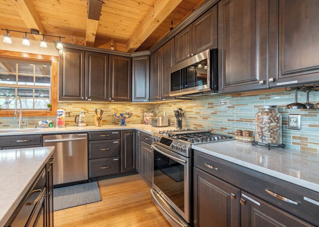 Dishwasher, coffee/tea maker, cookware/dishes/utensils, dining tables