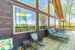 Terrace/patio - A Mtn Frame of Mind- Mountain View, Hot Tub, Game Room, Pet Friendly (Seven Devil's)