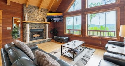 A Mtn Frame of Mind- Mountain View, Hot Tub, Game Room, Pet Friendly