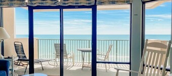 Penthouse Pinnacle w Huge Balcony w Lazy River