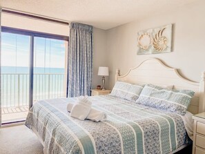 4 bedrooms, iron/ironing board, WiFi, bed sheets - Penthouse Pinnacle w Huge Balcony w Lazy River (North Myrtle Beach)