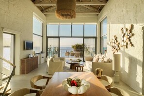 Smart-tv, böcker och kontor