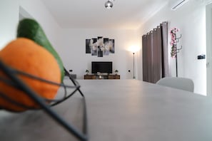Departamento familiar | Área de sala de estar | Televisión de pantalla plana 
