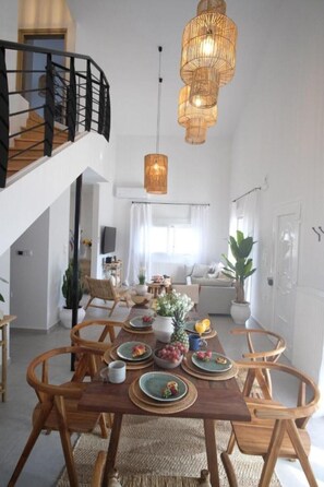 Dining - Salt & wave (Nees Pagases)