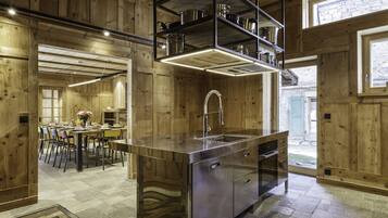 Kühlschrank, Mikrowelle, Ofen, Geschirrspüler