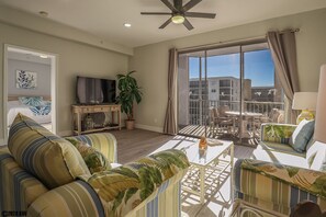 テレビ、DVD プレーヤー