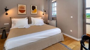 4 chambres, fer et planche à repasser, accès au Wi-Fi (inclus)